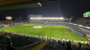 Santos cai para zona de rebaixamento após derrota para Athletico