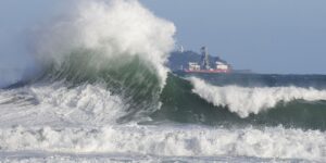 Marinha alerta para ressaca com ondas de 3 metros