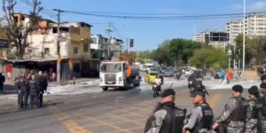 Protesto bloqueia vias do Rio após operação policial