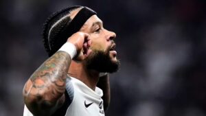 Memphis Depay usa passagem pelo Corinthians para alavancar carreira musical