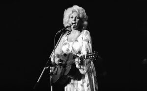 Dolly Parton morre aos 80 anos; luto no entretenimento