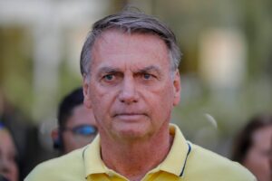 Moraes autoriza concentração de sessões de fisioterapia para Bolsonaro
