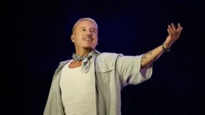 Macklemore anuncia turnê após ser afastado de shows