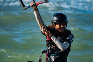 Cristielly brilha e conquista três títulos em festival de kitesurf