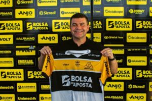 Louzer estreia no Criciúma contra Avaí com missão clara