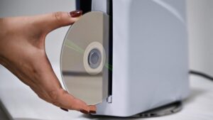 Sony consulta desenvolvedoras após polêmica mídia física