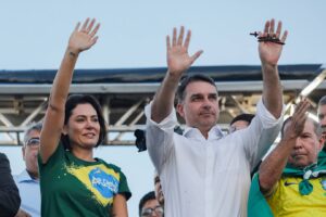 Jornal britânico compara família Bolsonaro aos Trump