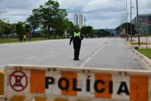Trânsito bloqueado na Esplanada antes da Catedral